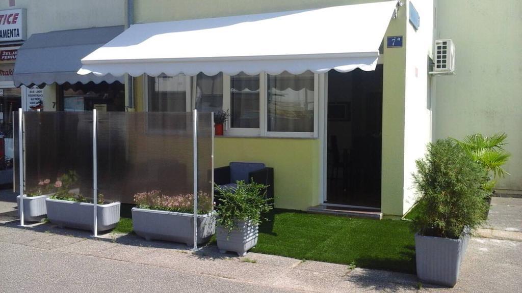 Studio Bi Apartment Umag Luaran gambar