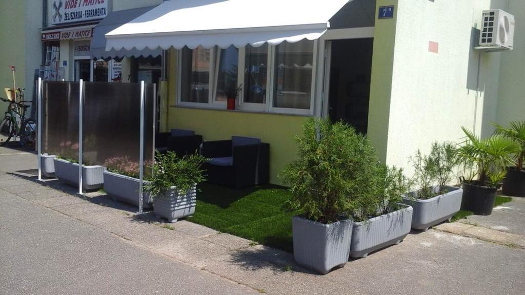 Studio Bi Apartment Umag Luaran gambar