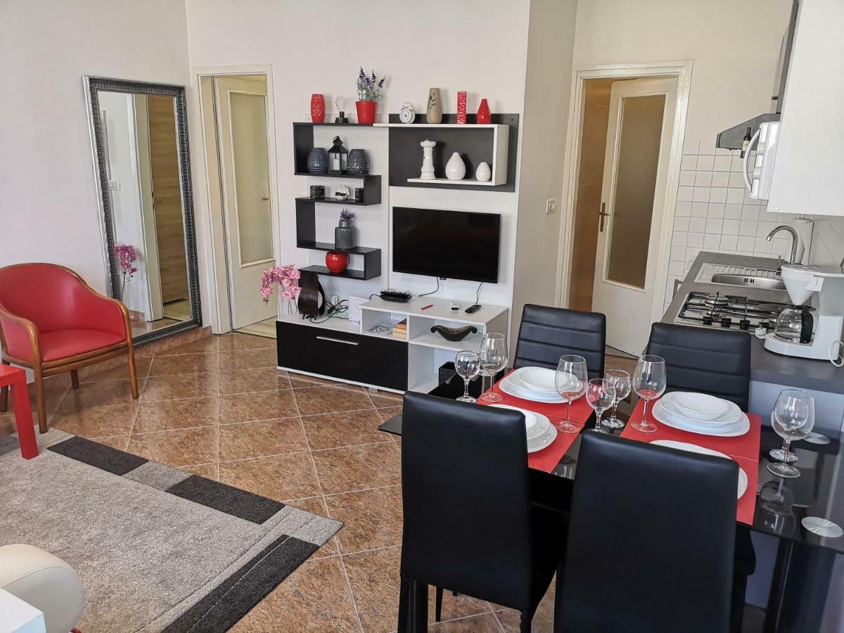 Studio Bi Apartment Umag Luaran gambar