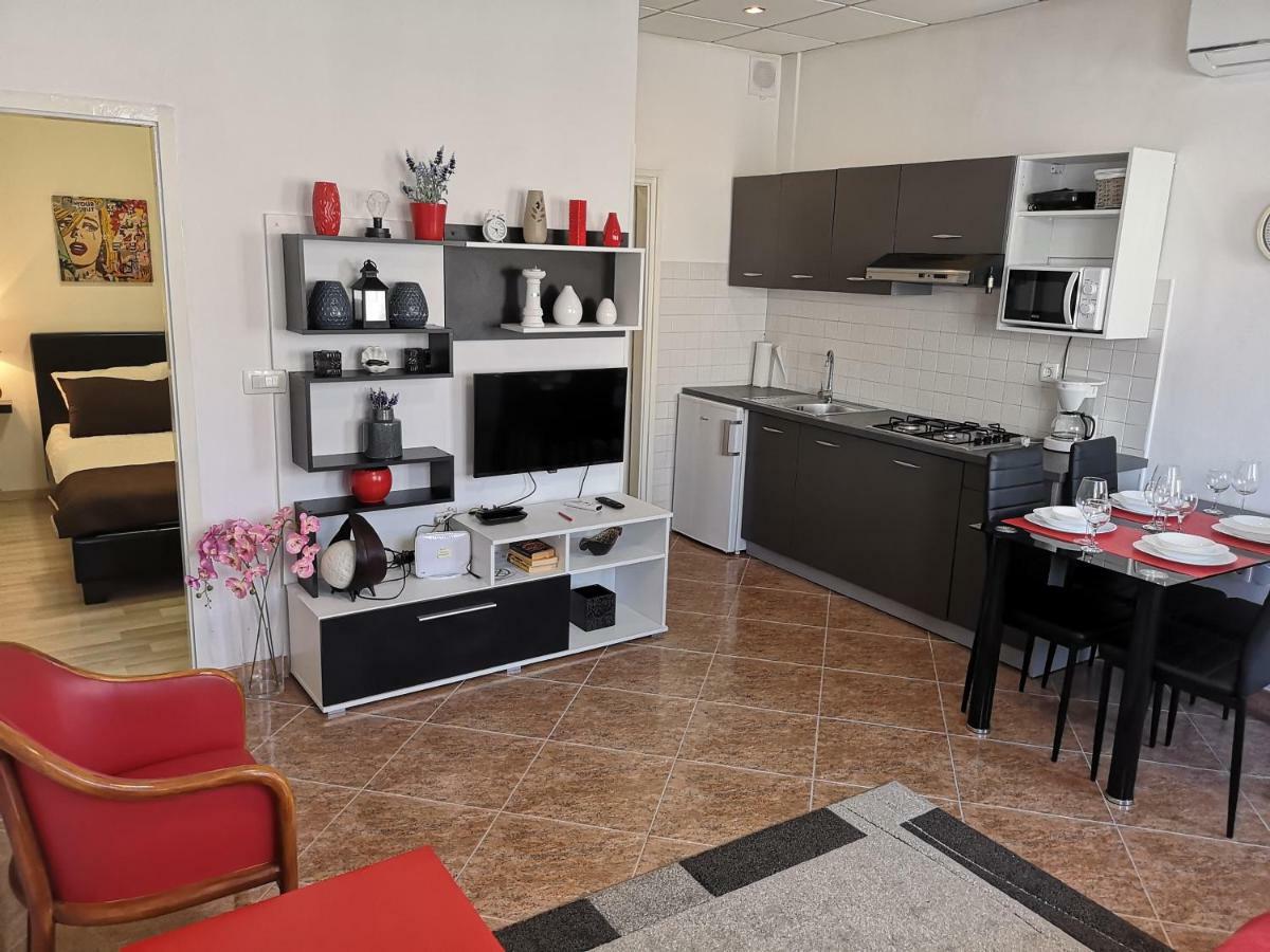 Studio Bi Apartment Umag Luaran gambar